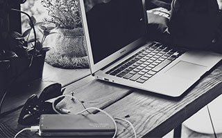 股票估值app:炒股配资官网网址-全球市场：美股三大指数收盘涨跌不一 美光科技涨超4% 国际金价跌超2%